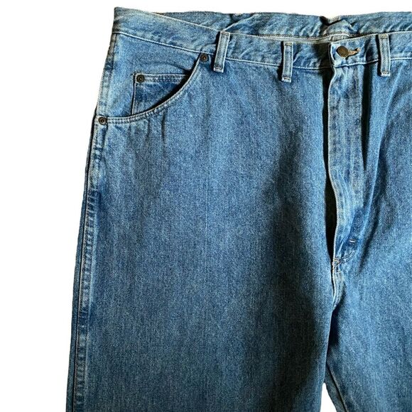 Wrangler Men's Rugger Wear Classic Fit Straight Leg Jeans Size 48x30 Rough Wash - Picture 4 of 16